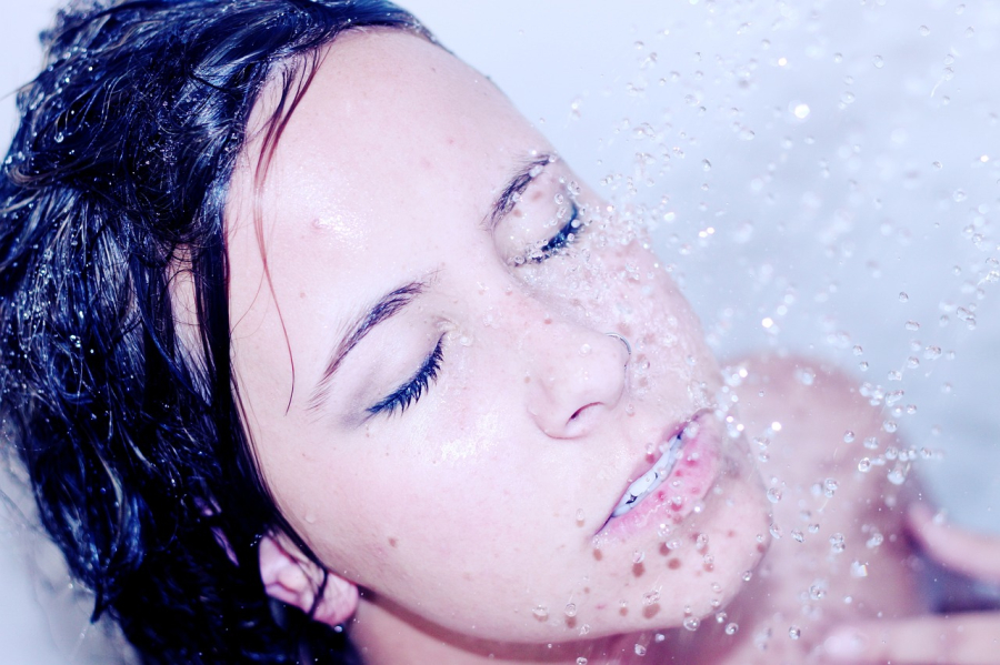 relaxation dans une baignoire sauna hammam